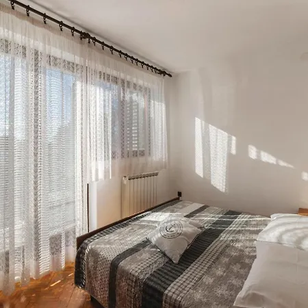 Two-bedroom In * Banjole